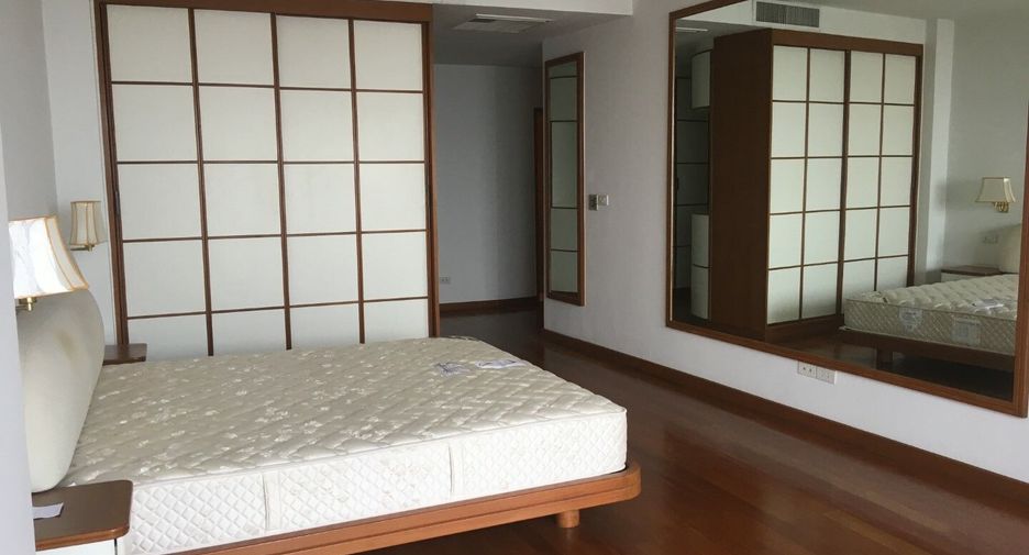 For rent 3 bedrooms condo in Phra Nakhon, Bangkok
