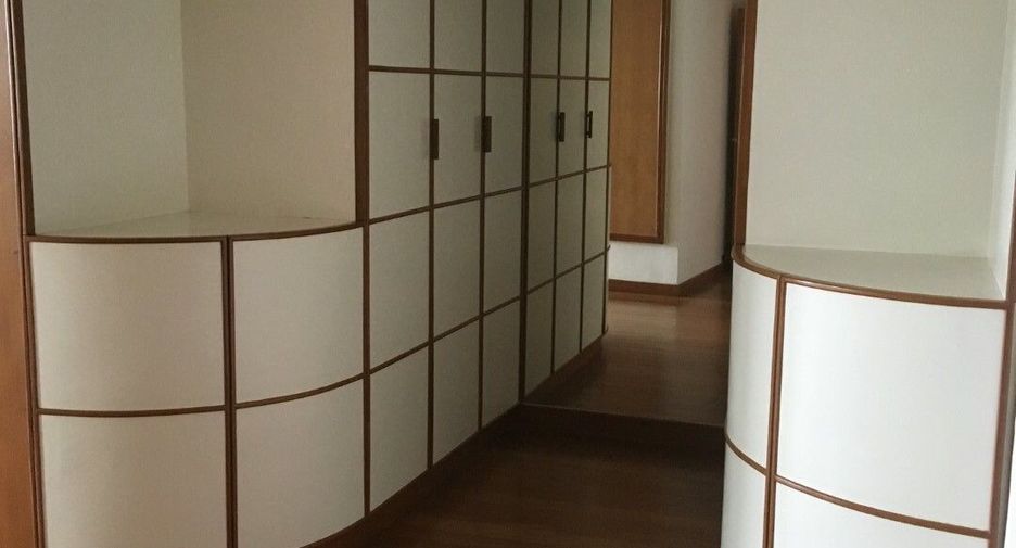 For rent 3 bedrooms condo in Phra Nakhon, Bangkok