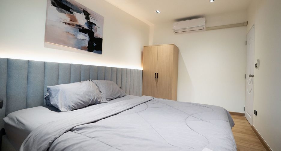 For rent 3 bedrooms house in Huai Khwang, Bangkok