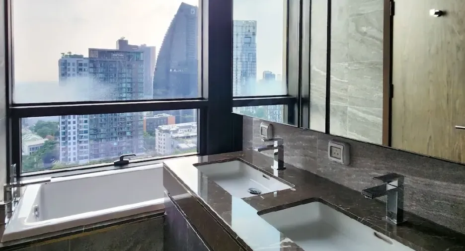 For rent 2 bedrooms condo in Khlong Toei, Bangkok