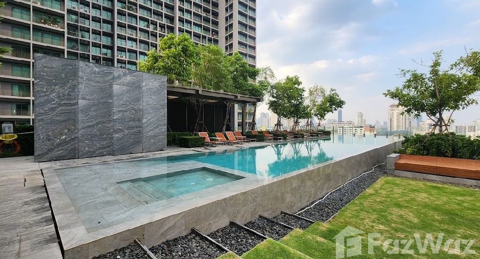 For rent 2 bedrooms condo in Khlong Toei, Bangkok