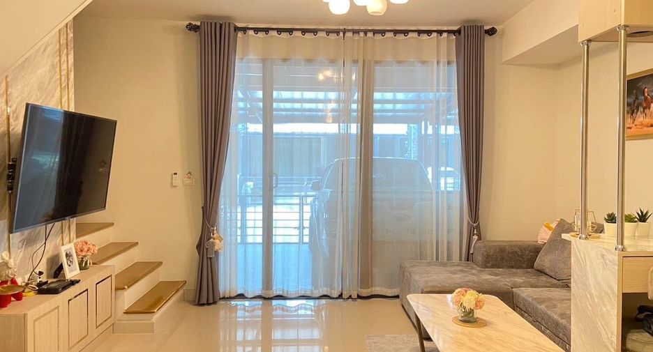 Casa adosada en alquiler de 3 habitaciones en Saphan Sung, Bangkok