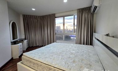 Condo en alquiler de 3 habitaciones en Bang Kho Laem, Bangkok