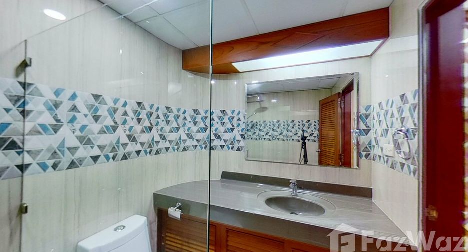 For rent 2 bedrooms condo in Watthana, Bangkok
