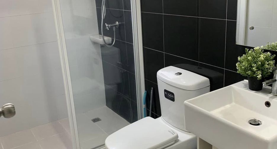 For rent 3 bedrooms townhouse in Prawet, Bangkok