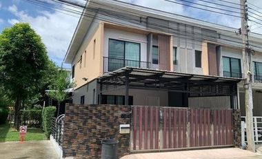 Reihenhaus zur Miete mit 3 Zimmer in Prawet, Bangkok