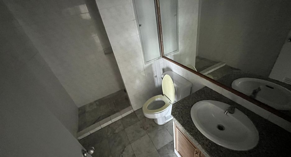 For rent 2 bedrooms apartment in Sathon, Bangkok