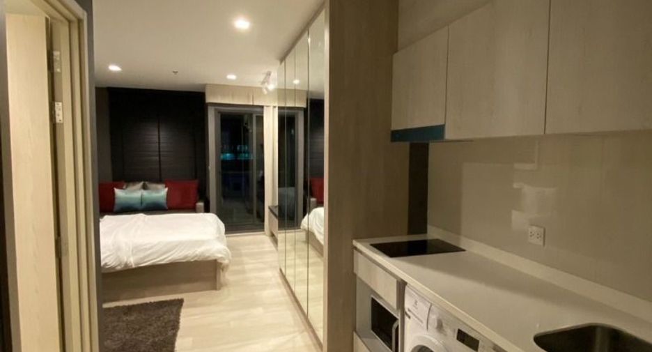 For rent studio condo in Pathum Wan, Bangkok