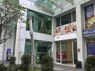 For rent 2 bedrooms retail Space in Huai Khwang, Bangkok