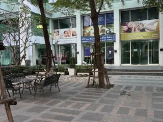 For rent 2 bedrooms retail Space in Huai Khwang, Bangkok