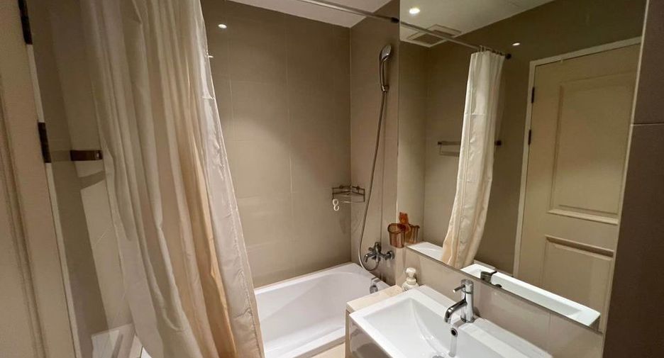 For rent 2 bedrooms condo in Phaya Thai, Bangkok