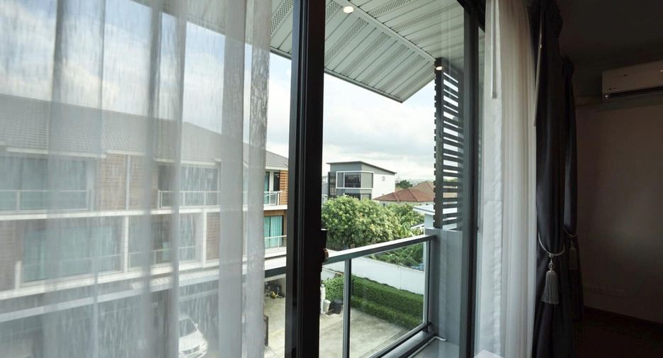 For rent 4 bedrooms house in Bang Kapi, Bangkok