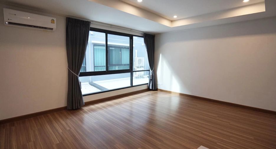 For rent 4 bedrooms house in Bang Kapi, Bangkok
