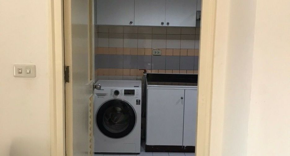 For rent 2 bedrooms condo in Yan Nawa, Bangkok