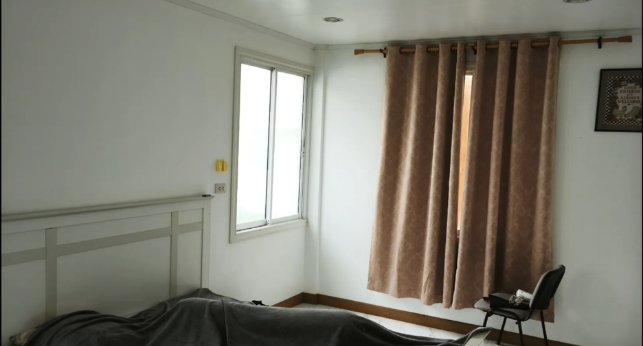 Haus zur Miete mit 6 Zimmer in Wang Thonglang, Bangkok