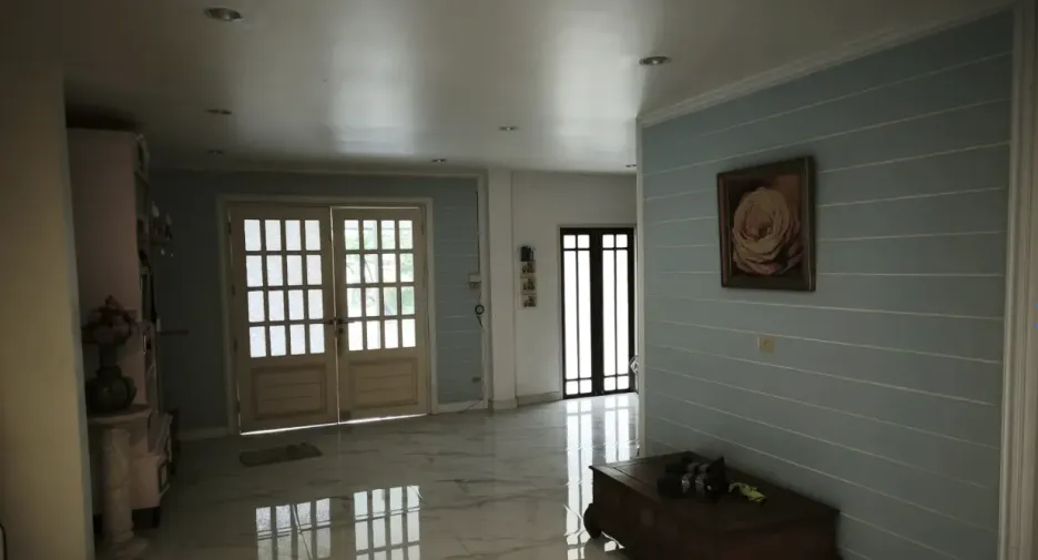For rent 6 bedrooms house in Wang Thonglang, Bangkok