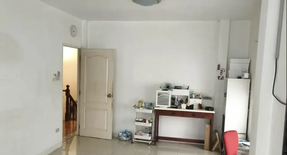 For rent 6 bedrooms house in Wang Thonglang, Bangkok