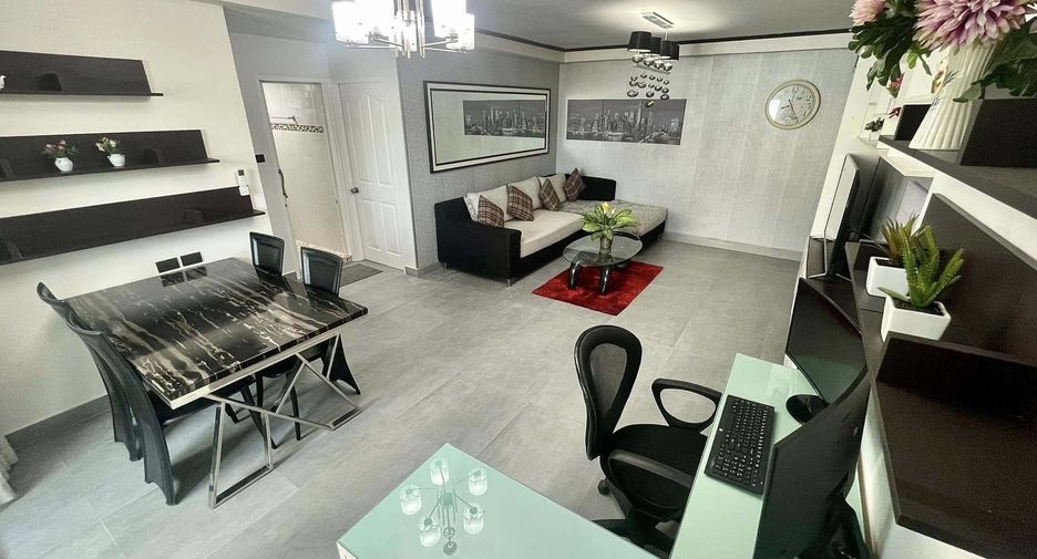 For rent 2 bedrooms condo in Huai Khwang, Bangkok