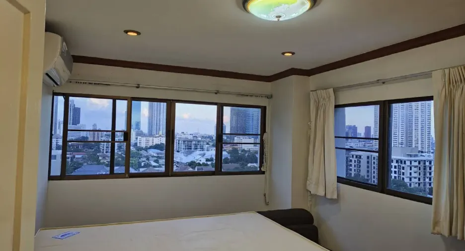 For rent 2 bedrooms condo in Watthana, Bangkok