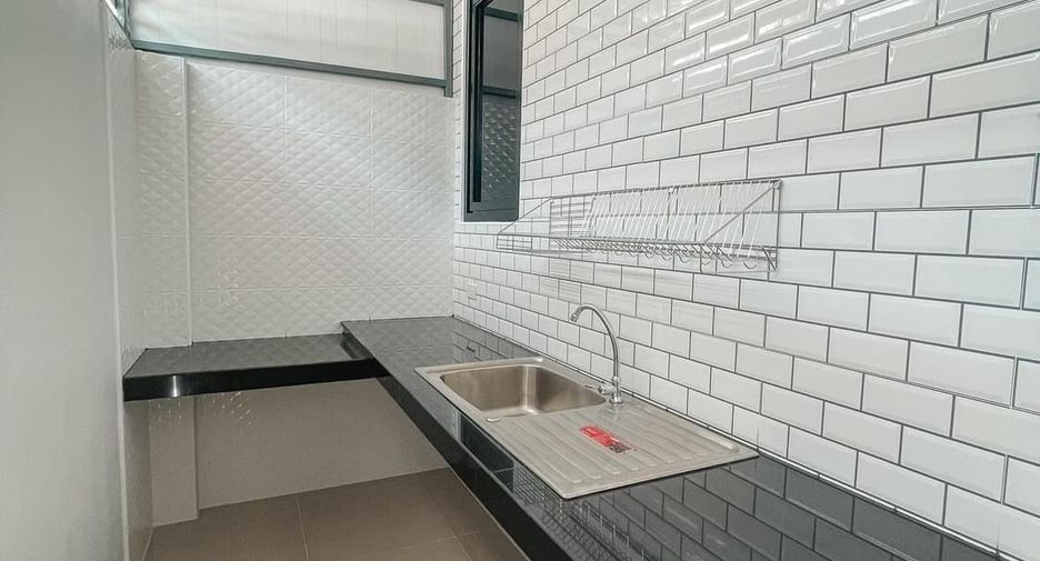 For rent 2 bedrooms townhouse in Mueang Samut Prakan, Samut Prakan