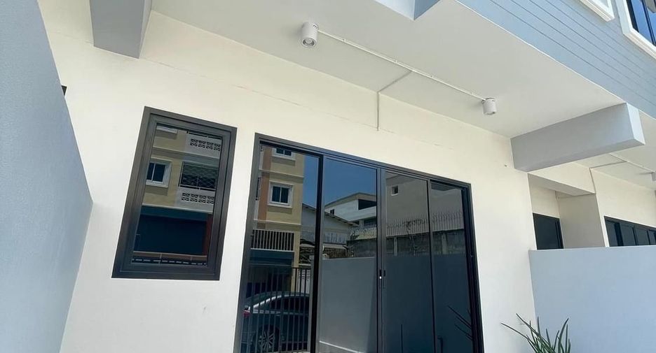 For rent 2 bedrooms townhouse in Mueang Samut Prakan, Samut Prakan