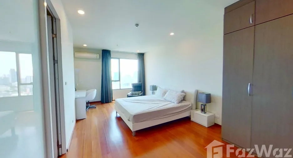 For rent 2 bedrooms condo in Yan Nawa, Bangkok