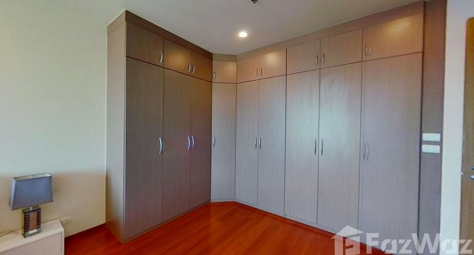For rent 2 bedrooms condo in Yan Nawa, Bangkok