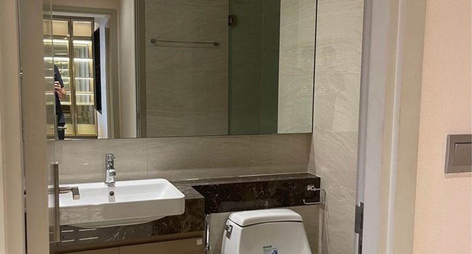 For rent 2 bedrooms condo in Bang Rak, Bangkok