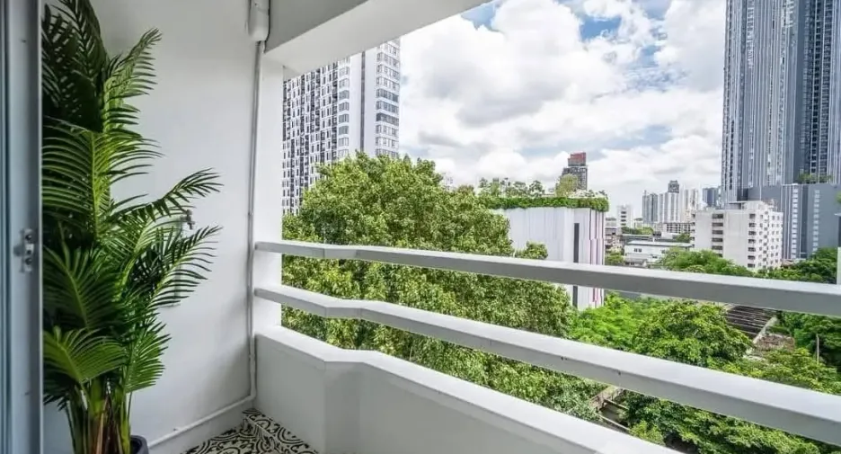 For rent 2 bedrooms condo in Watthana, Bangkok