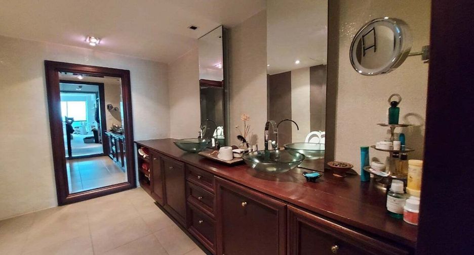 Condo en alquiler de 3 habitaciones en Yan Nawa, Bangkok