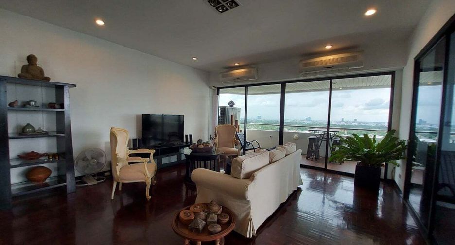 Condo en alquiler de 3 habitaciones en Yan Nawa, Bangkok