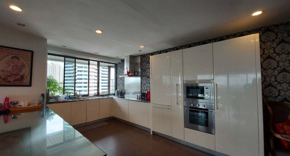 Condo en alquiler de 3 habitaciones en Yan Nawa, Bangkok