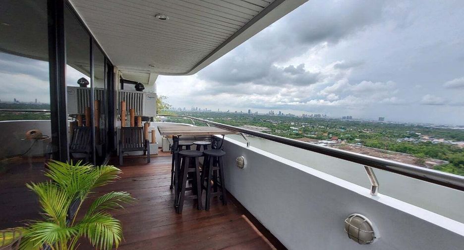 Condo en alquiler de 3 habitaciones en Yan Nawa, Bangkok
