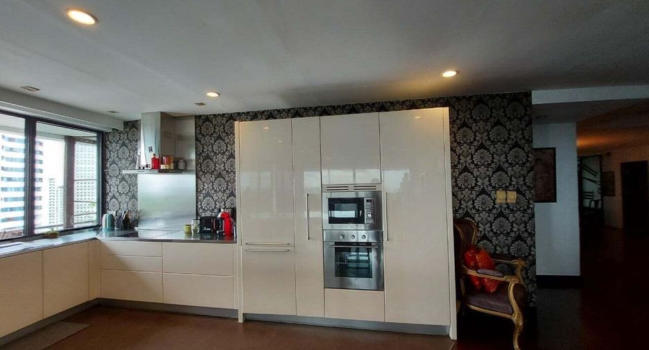 Condo en alquiler de 3 habitaciones en Yan Nawa, Bangkok