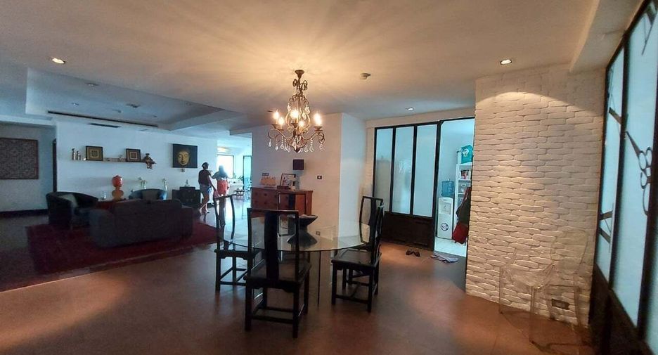 Condo en alquiler de 3 habitaciones en Yan Nawa, Bangkok