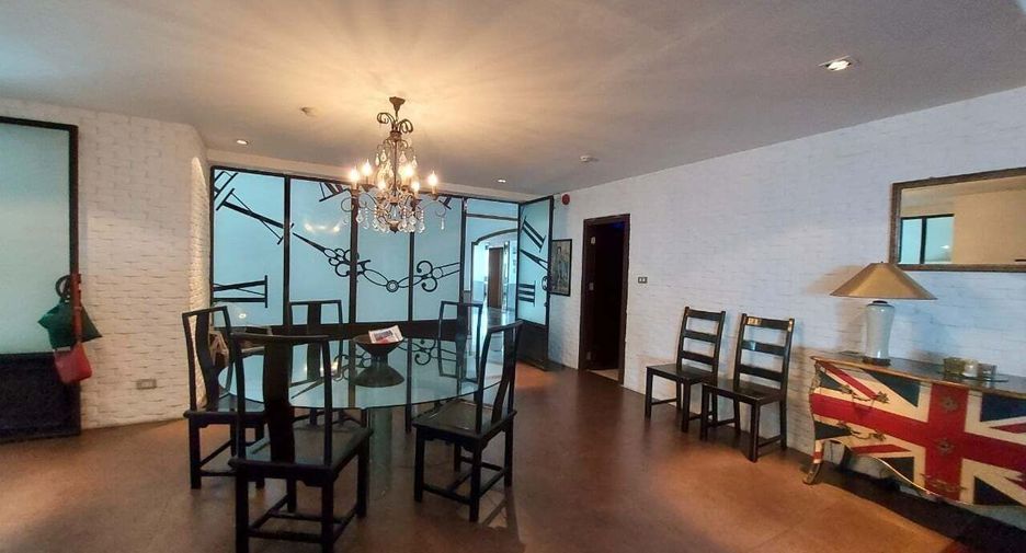 Condo en alquiler de 3 habitaciones en Yan Nawa, Bangkok