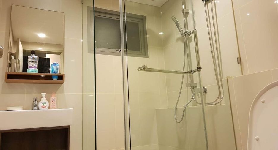 For rent 2 bedrooms condo in Yan Nawa, Bangkok