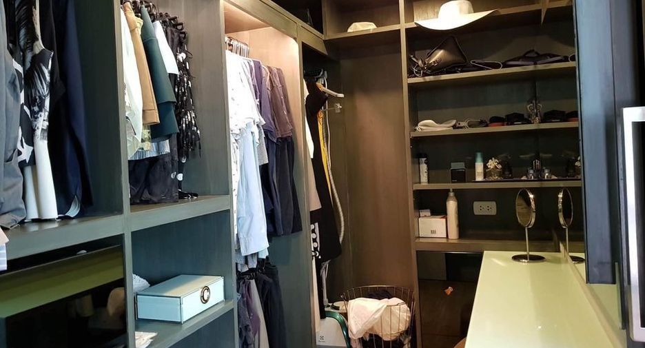 For rent 2 bedrooms condo in Yan Nawa, Bangkok