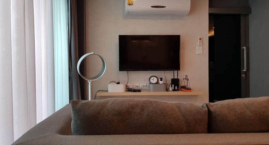 For rent 2 bedrooms condo in Yan Nawa, Bangkok