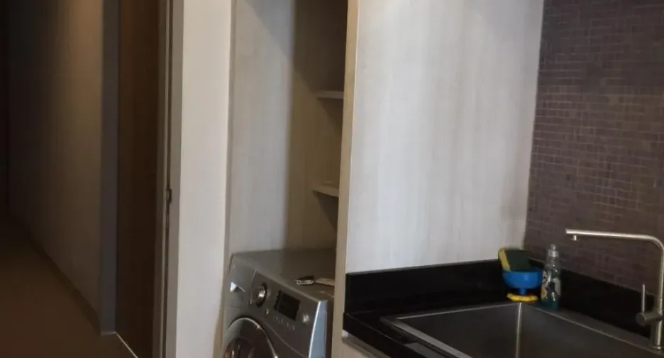 For rent 1 bed condo in Phaya Thai, Bangkok