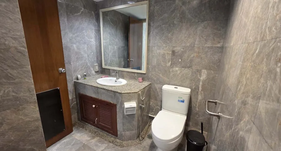 For rent 2 bedrooms condo in Sathon, Bangkok