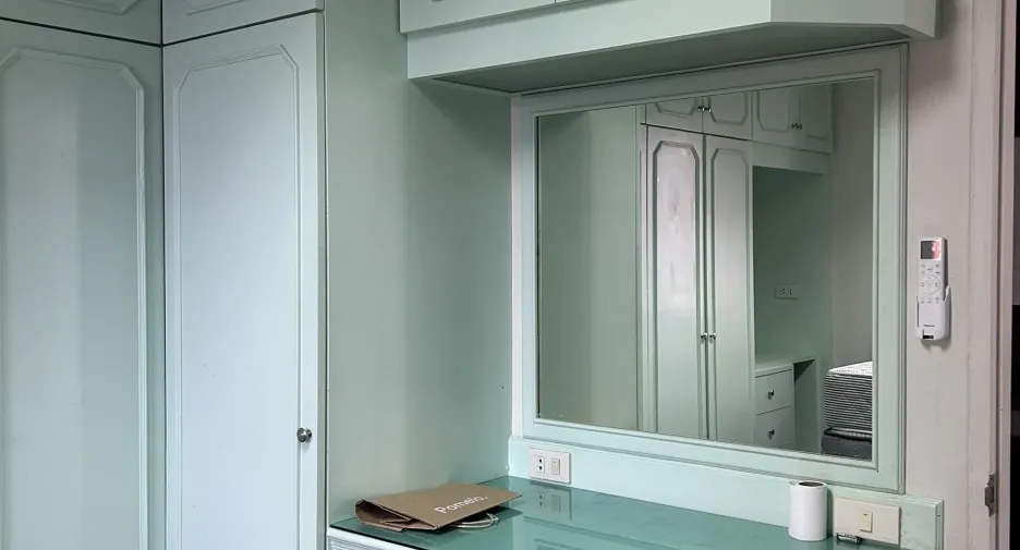 For rent 2 bedrooms condo in Khlong San, Bangkok