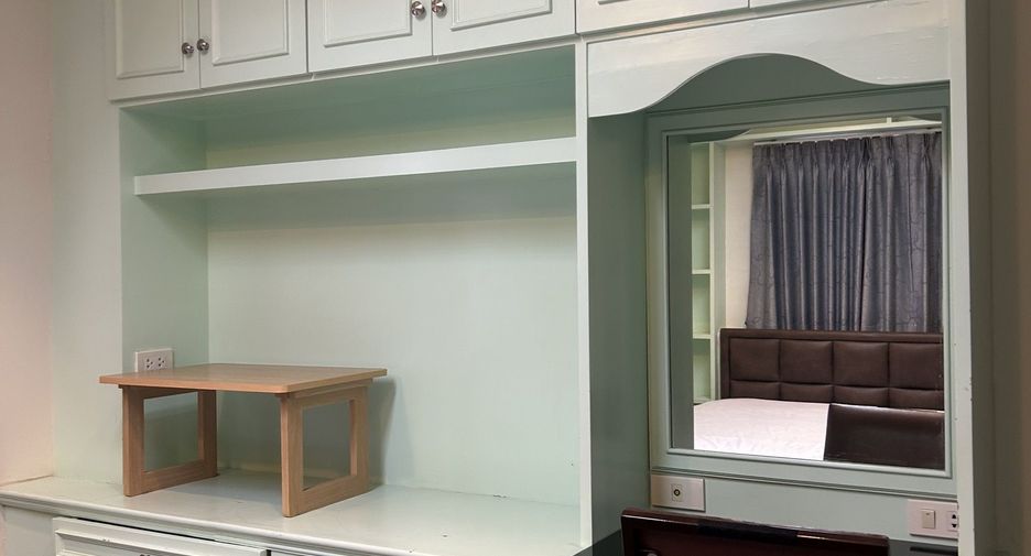 For rent 2 bedrooms condo in Khlong San, Bangkok