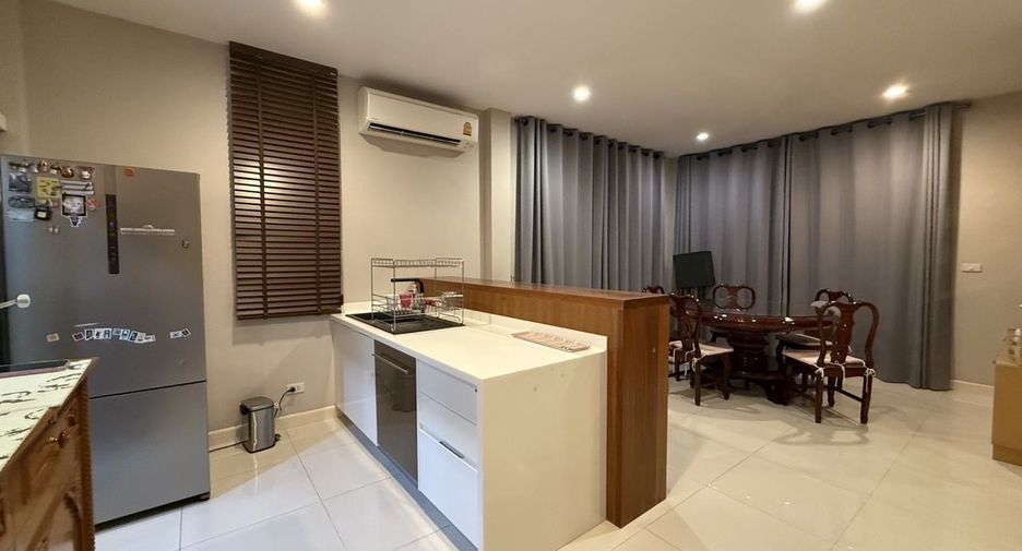 For rent 3 bedrooms house in Bang Na, Bangkok