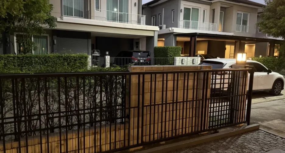 For rent 3 bedrooms house in Bang Na, Bangkok