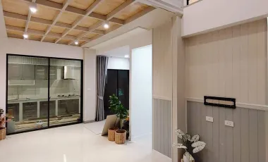 Casa adosada en alquiler de 4 habitaciones en Bang Khen, Bangkok