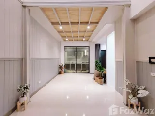 For rent 4 bedrooms townhouse in Bang Khen, Bangkok