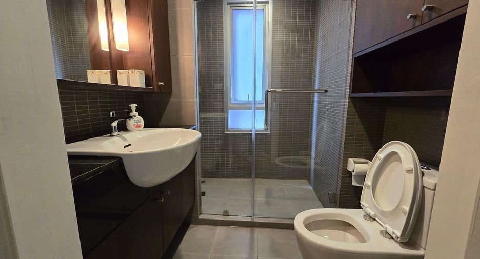 For rent 2 bedrooms condo in Khlong Toei, Bangkok