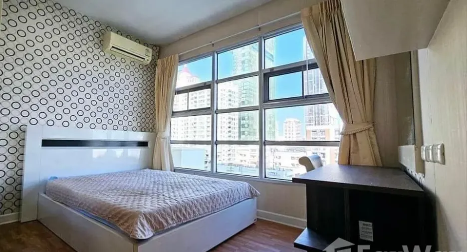 For rent 3 bedrooms condo in Phaya Thai, Bangkok