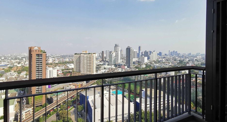 For rent 2 bedrooms condo in Khlong Toei, Bangkok